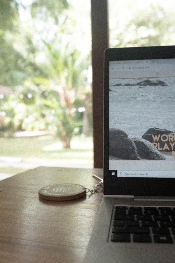 Clics Coliving & Coworking Hotel Диквела Екстериор снимка